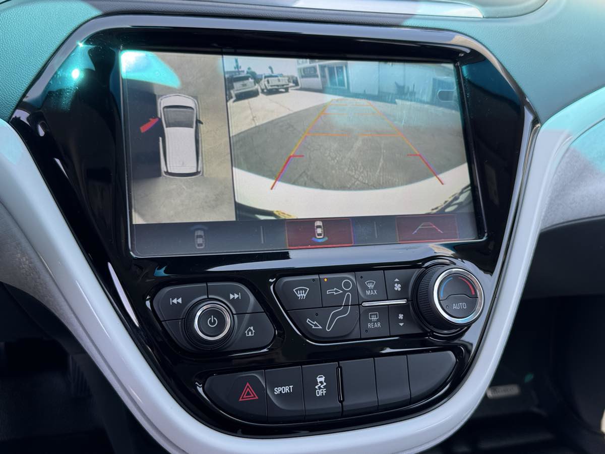 Used 2019 Chevrolet Bolt Premier w/ Infotainment Package FWD image 27