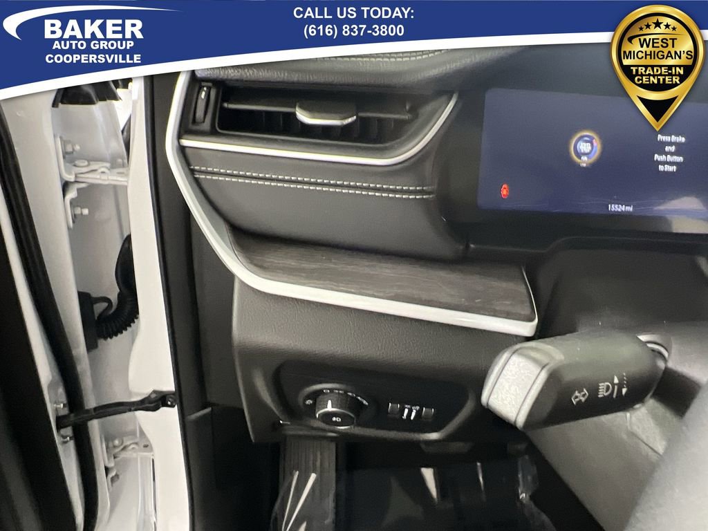 Used 2024 Jeep Grand Cherokee Limited w/ Black Appearance Package image 19