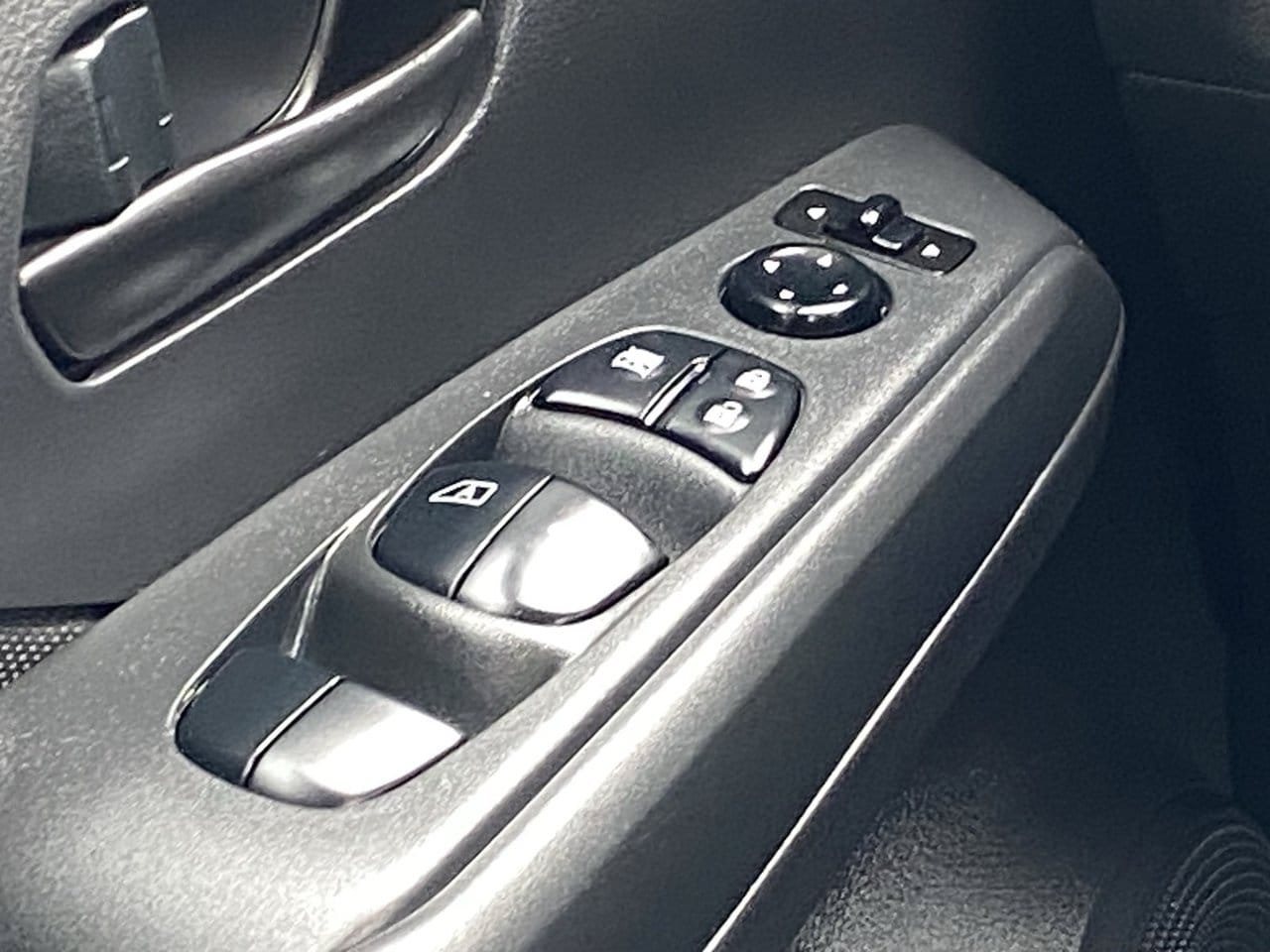Certified 2025 Nissan Kicks Play S FWD image 28