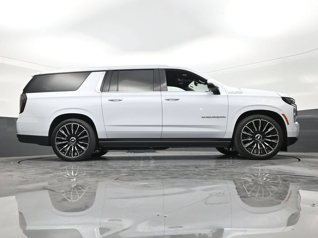 Used 2026 Chevrolet Suburban High Country AWD/4WD image 24