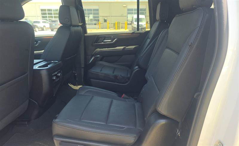 Used 2025 GMC Yukon XL Denali AWD/4WD image 10