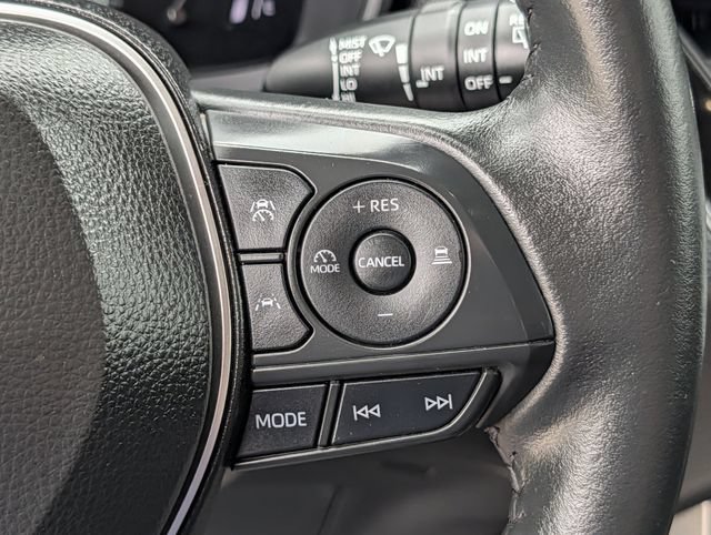 Used 2025 Toyota Corolla Cross XLE w/ Convenience Package FWD image 19