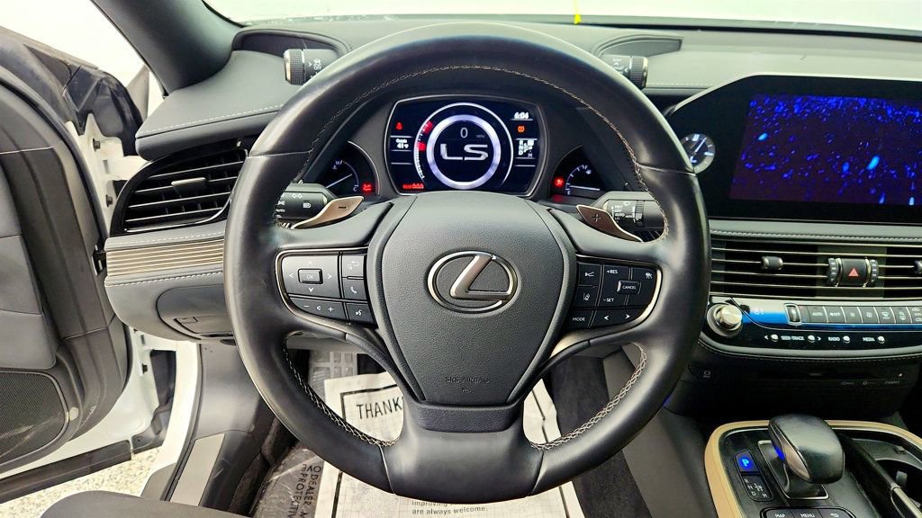 Used 2022 Lexus LS 500 w/ Accessory Package (Z2) image 14