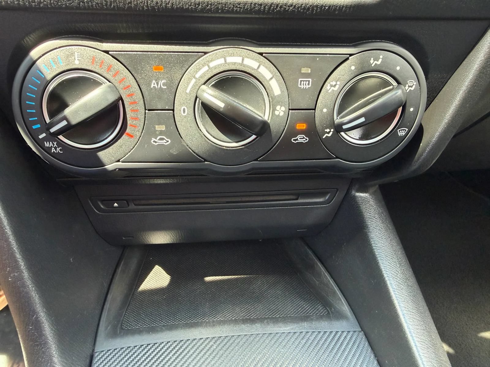 Used 2014 MAZDA MAZDA3 i Touring w/ Moonroof Package 1 FWD image 42