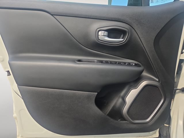 Used 2023 Jeep Renegade Latitude AWD/4WD image 16