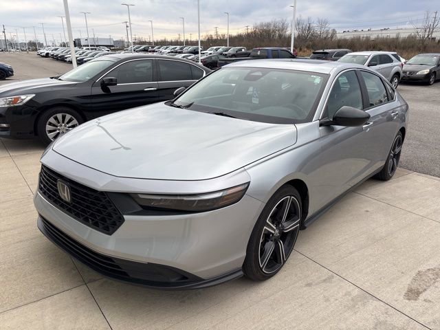 Used 2024 Honda Accord Sport image 2