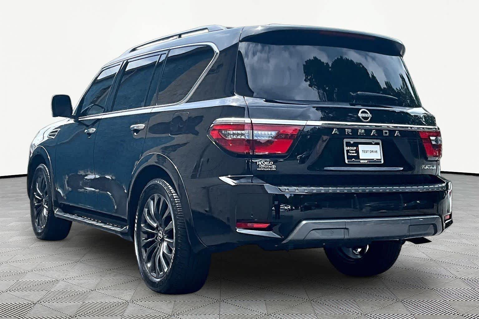 Used 2024 Nissan Armada Platinum w/ Captain's Chairs Package RWD image 12