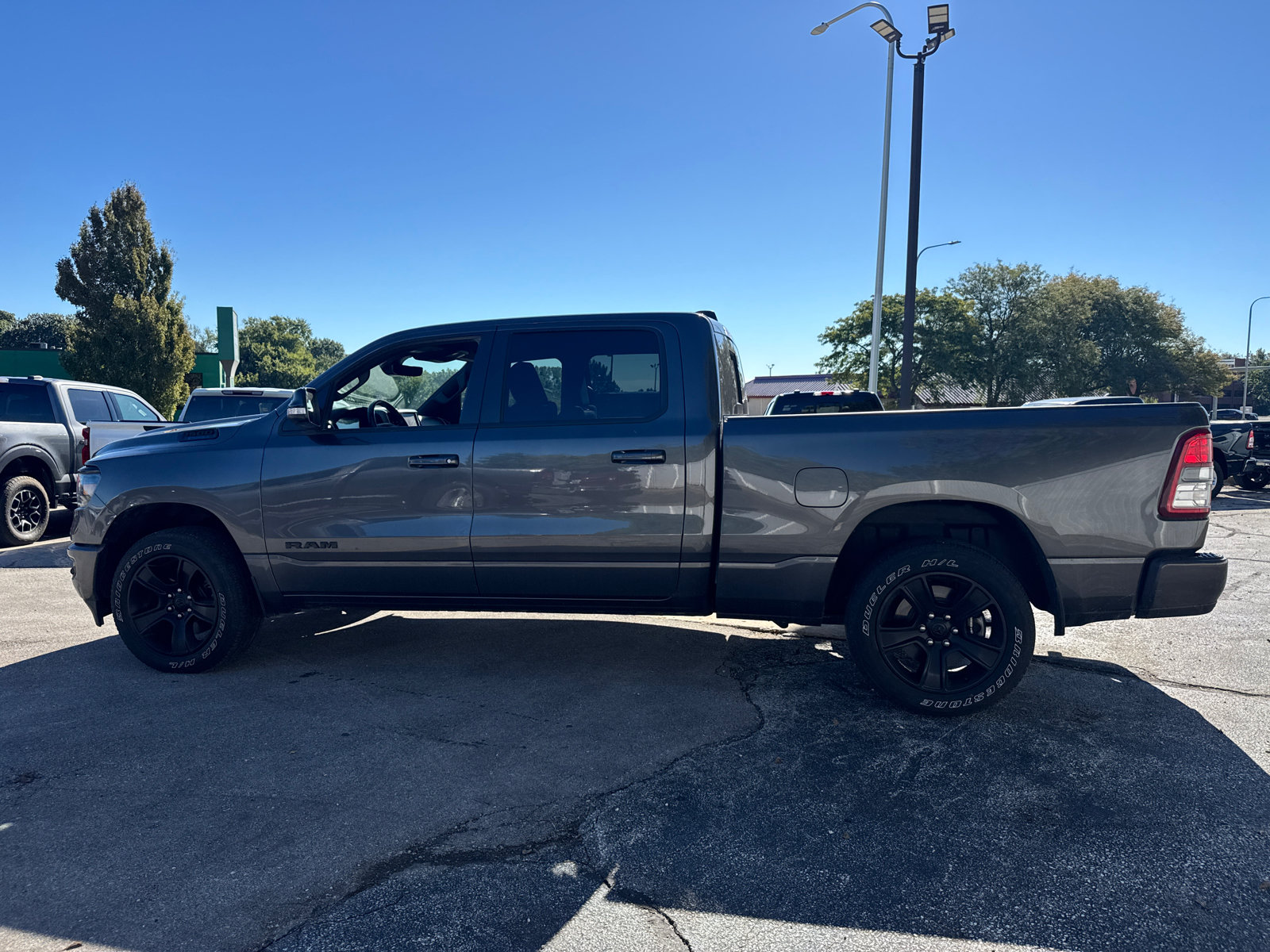 Used 2022 RAM 1500 Big Horn AWD/4WD image 3