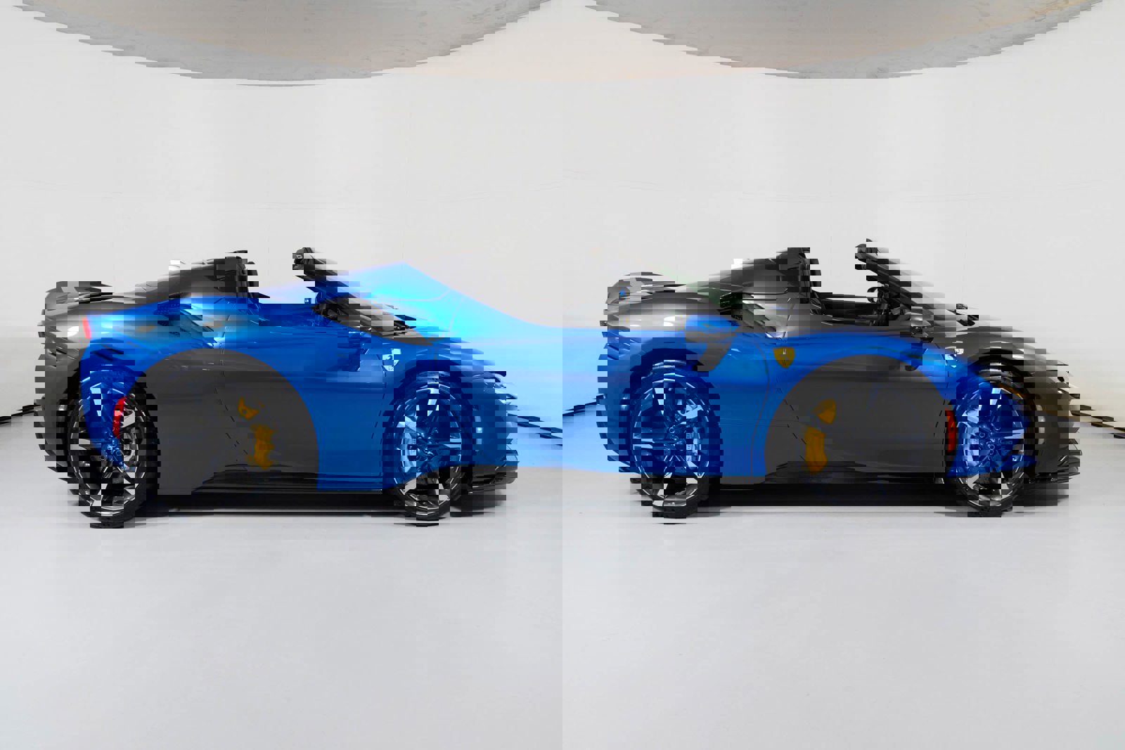 Used 2022 Ferrari SF90 Spider image 14