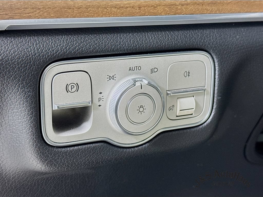 Used 2022 Mercedes-Benz GLE 350 4MATIC w/ AMG Line Exterior image 10