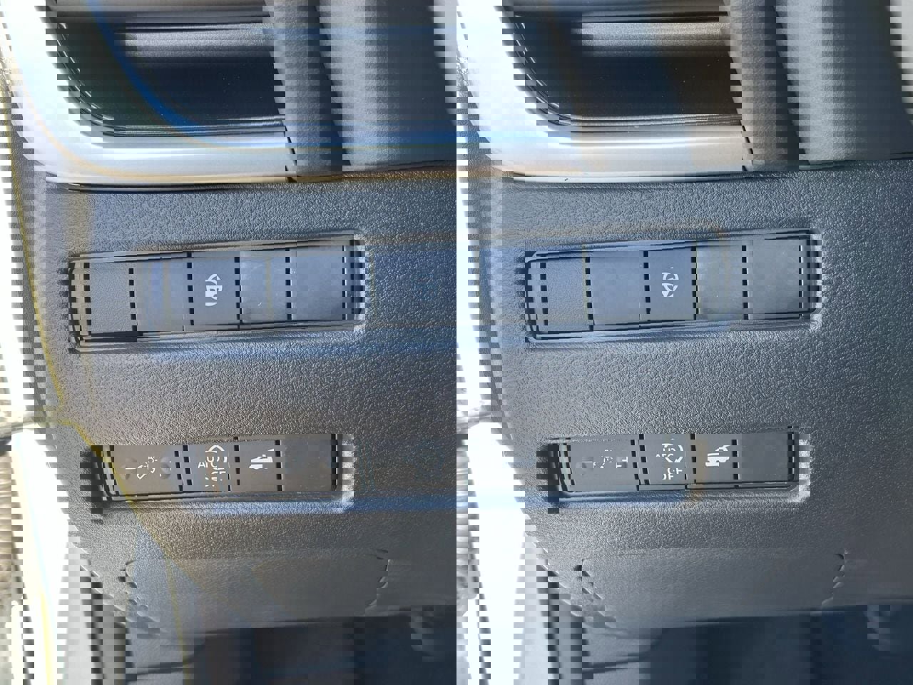 New 2026 Nissan Rogue SV FWD image 29