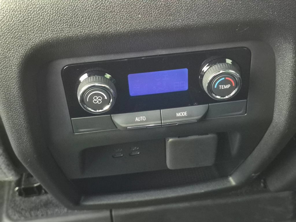 Used 2025 Chevrolet Traverse LT w/ Driver Confidence Package FWD image 25