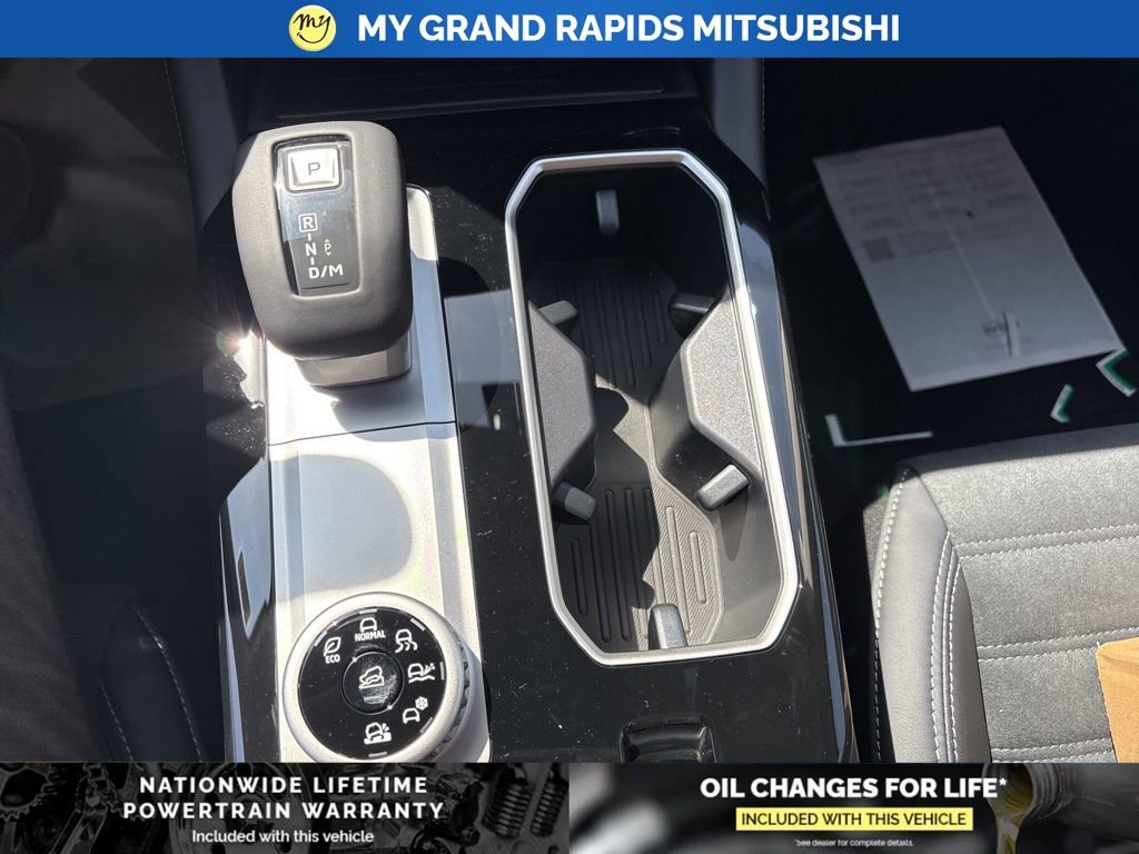 New 2026 Mitsubishi Outlander SE image 29