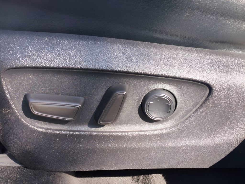 Certified 2024 Toyota Highlander XLE image 19