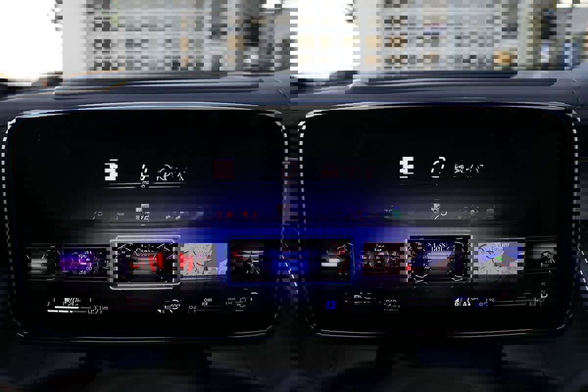 Used 2024 Mercedes-Benz GLC 300 4MATIC w/ AMG Line image 19