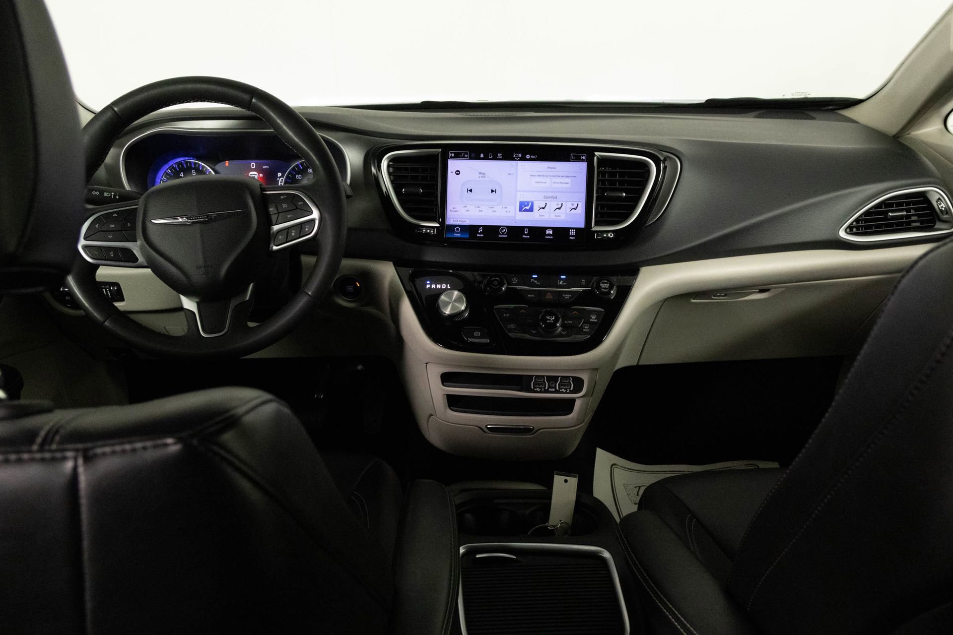 Used 2023 Chrysler Pacifica Touring-L image 18