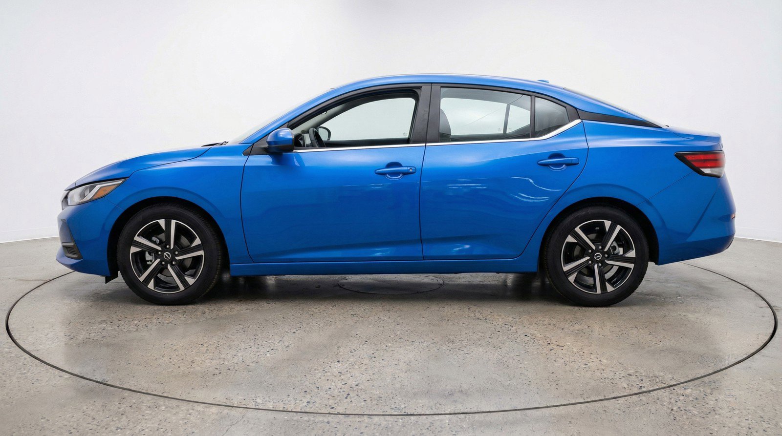 Used 2025 Nissan Sentra SV FWD image 5