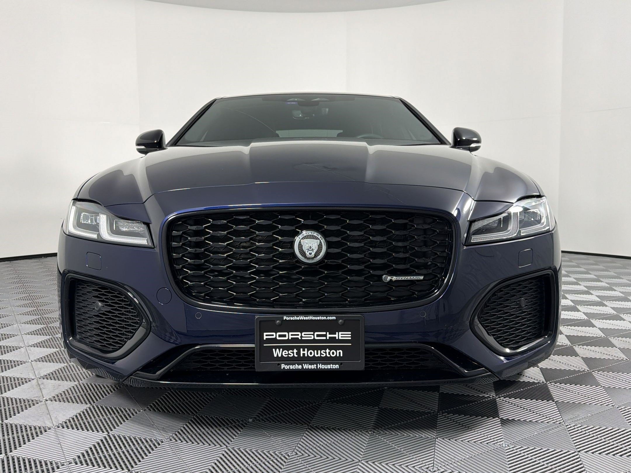 Used 2024 Jaguar XF R-Dynamic SE RWD image 6
