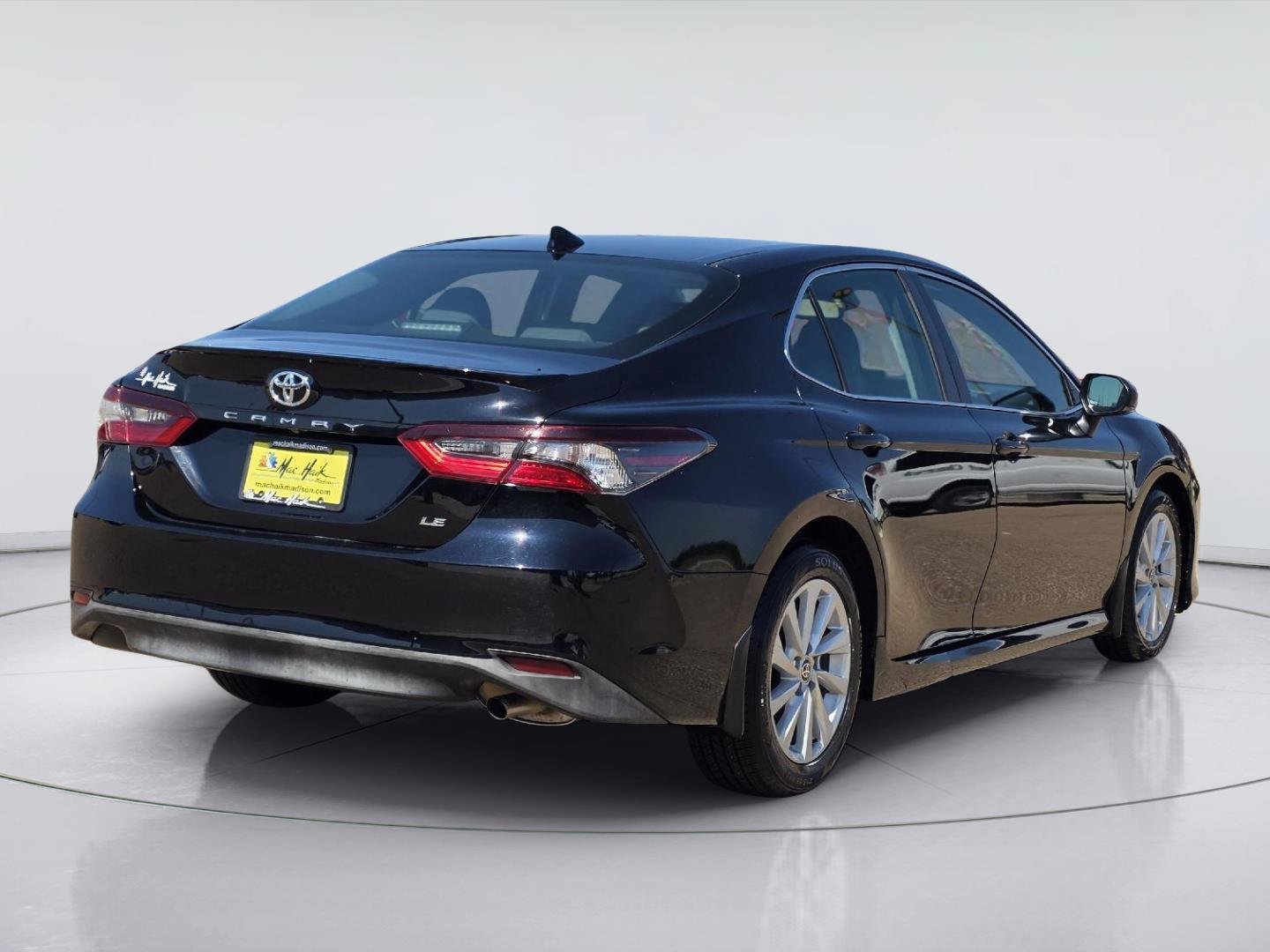 Used 2023 Toyota Camry LE w/ Convenience Package FWD image 5