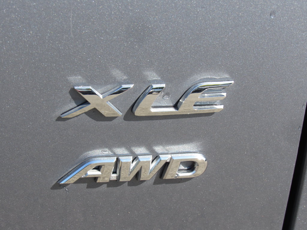Used 2025 Toyota Corolla Cross XLE w/ Convenience Package AWD/4WD image 8