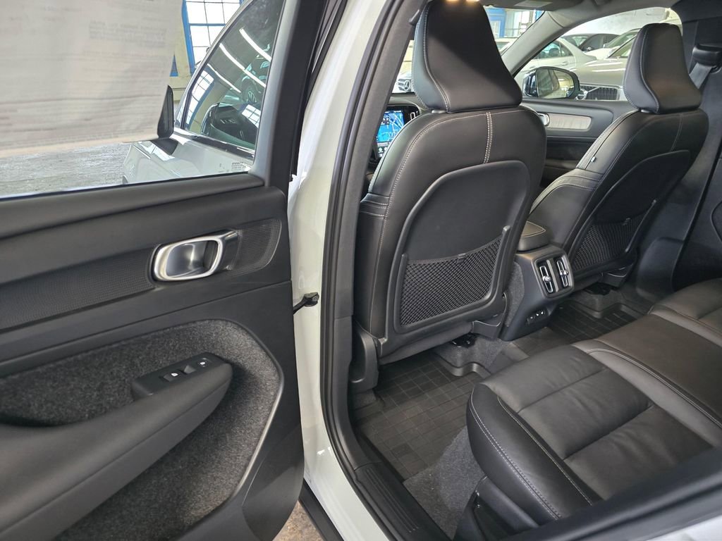 Certified 2024 Volvo XC40 B5 Plus w/ Protection Package Premier AWD/4WD image 15
