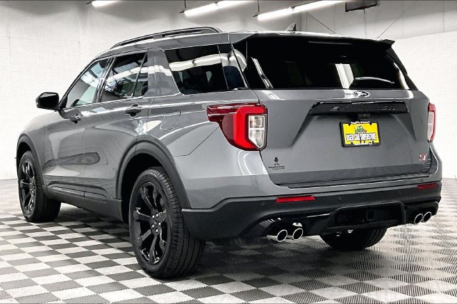 Used 2024 Ford Explorer ST w/ Technology Package AWD/4WD image 2
