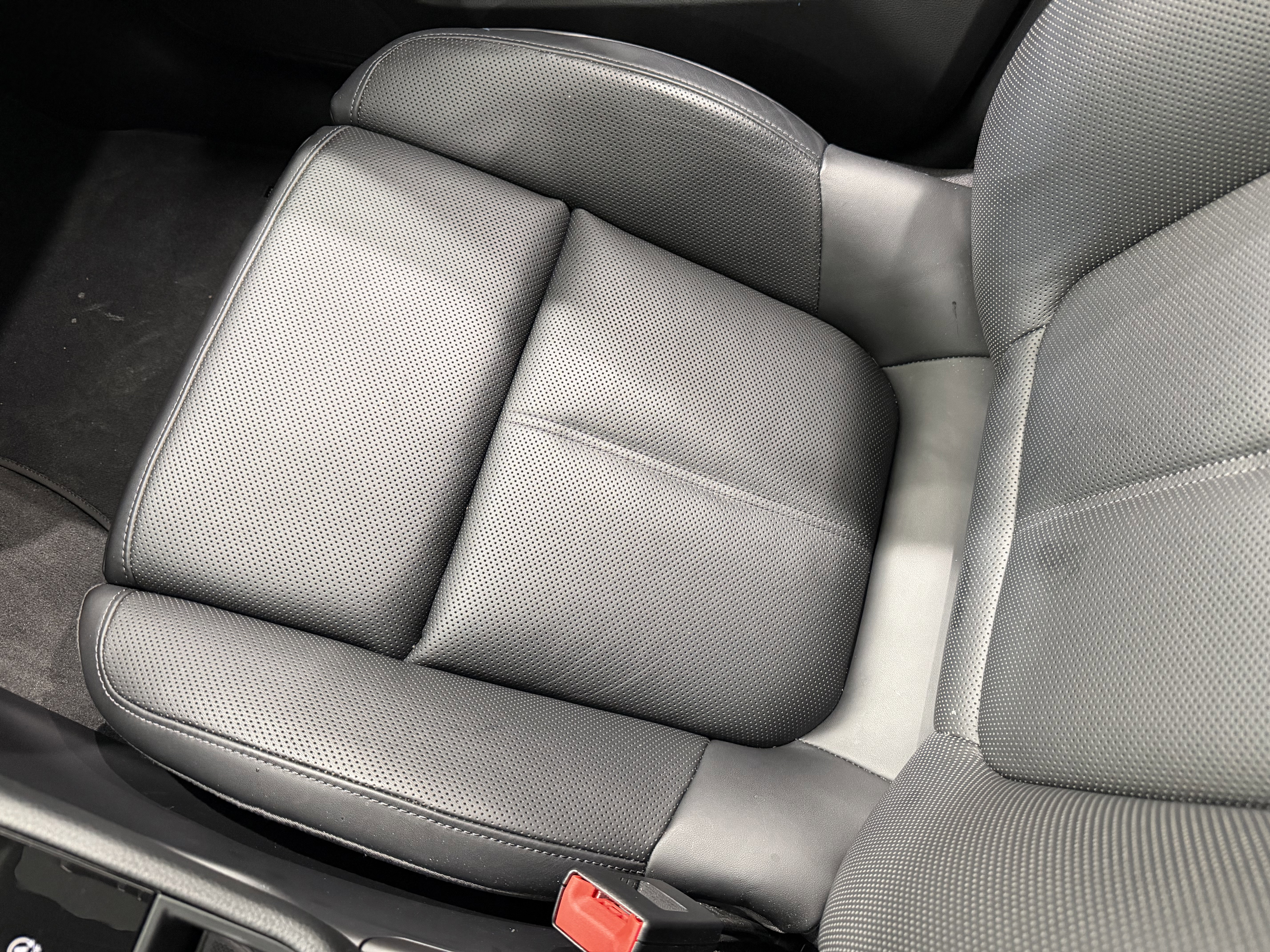 Certified 2025 Porsche Macan image 52