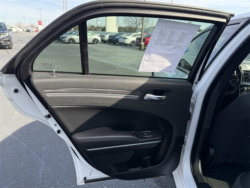 Used 2022 Chrysler 300 Touring w/ Sport Appearance Package image 10