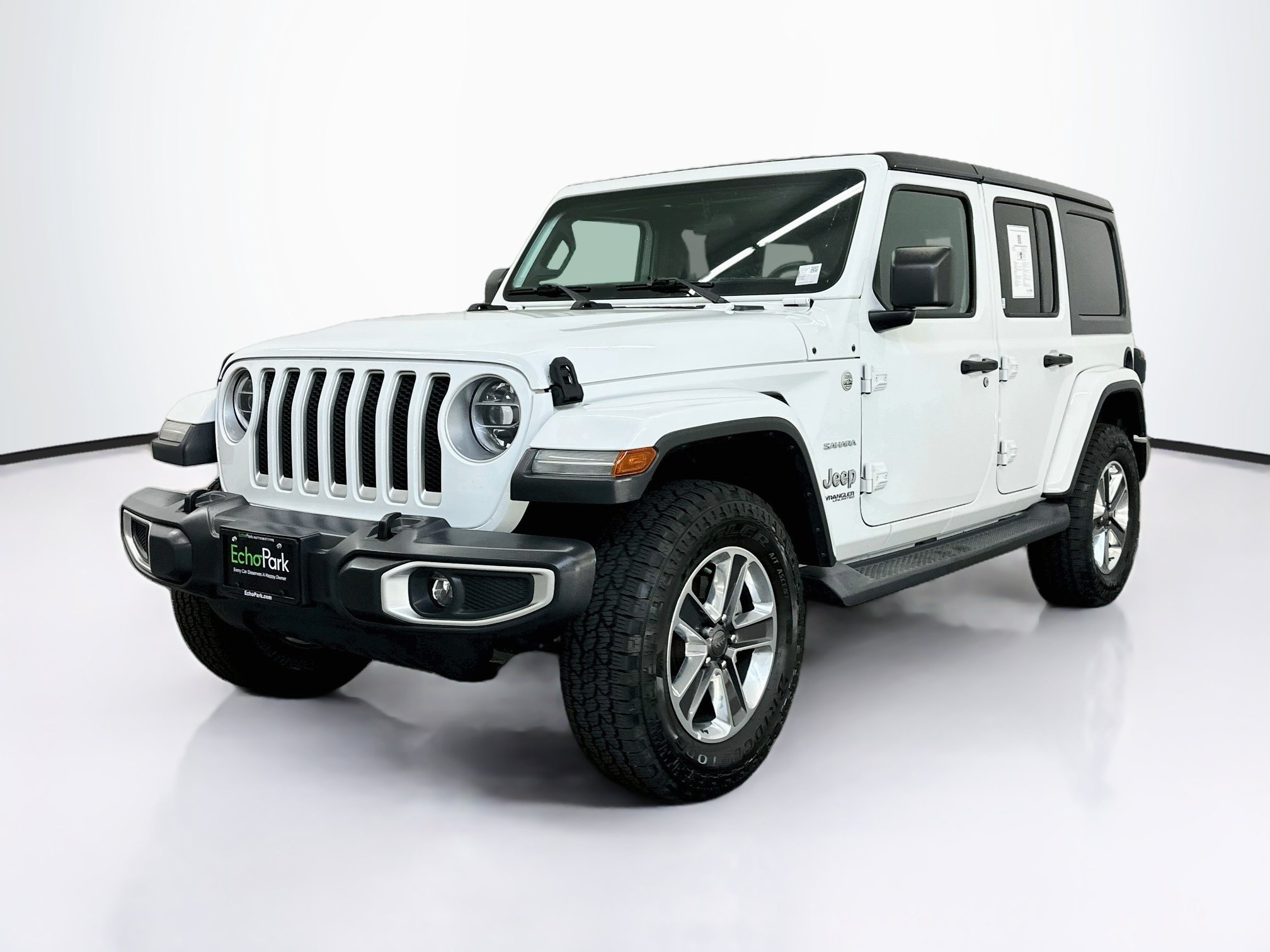 Used 2018 Jeep Wrangler Unlimited Sahara w/ LED Lighting Group AWD/4WD image 3