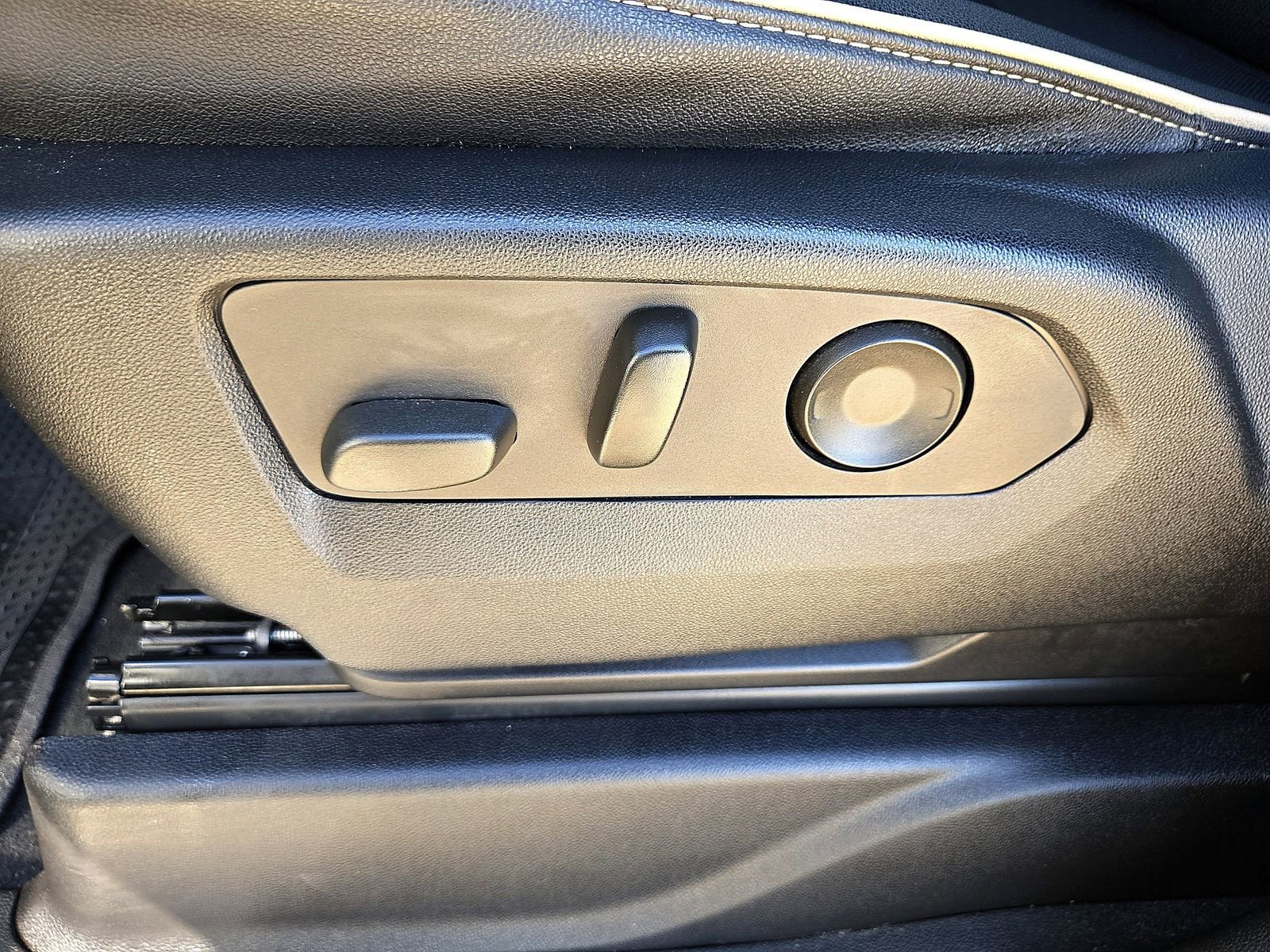 Used 2022 GMC Yukon SLT w/ SLT Luxury Package image 26