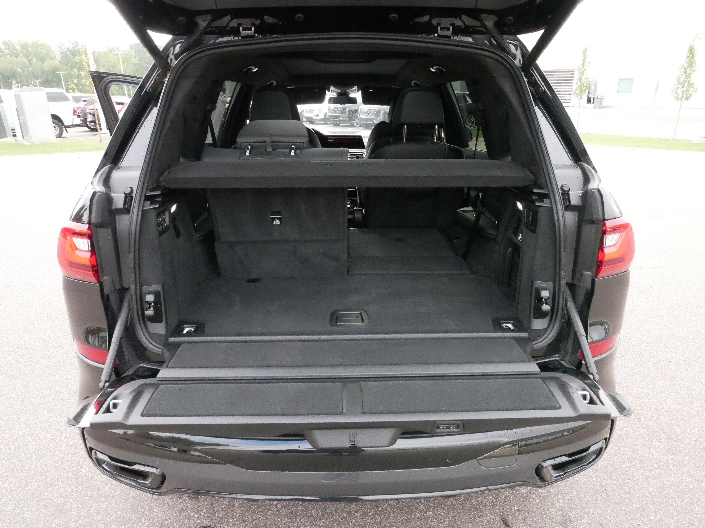 Used 2022 BMW X7 xDrive40i w/ M Sport Package image 18