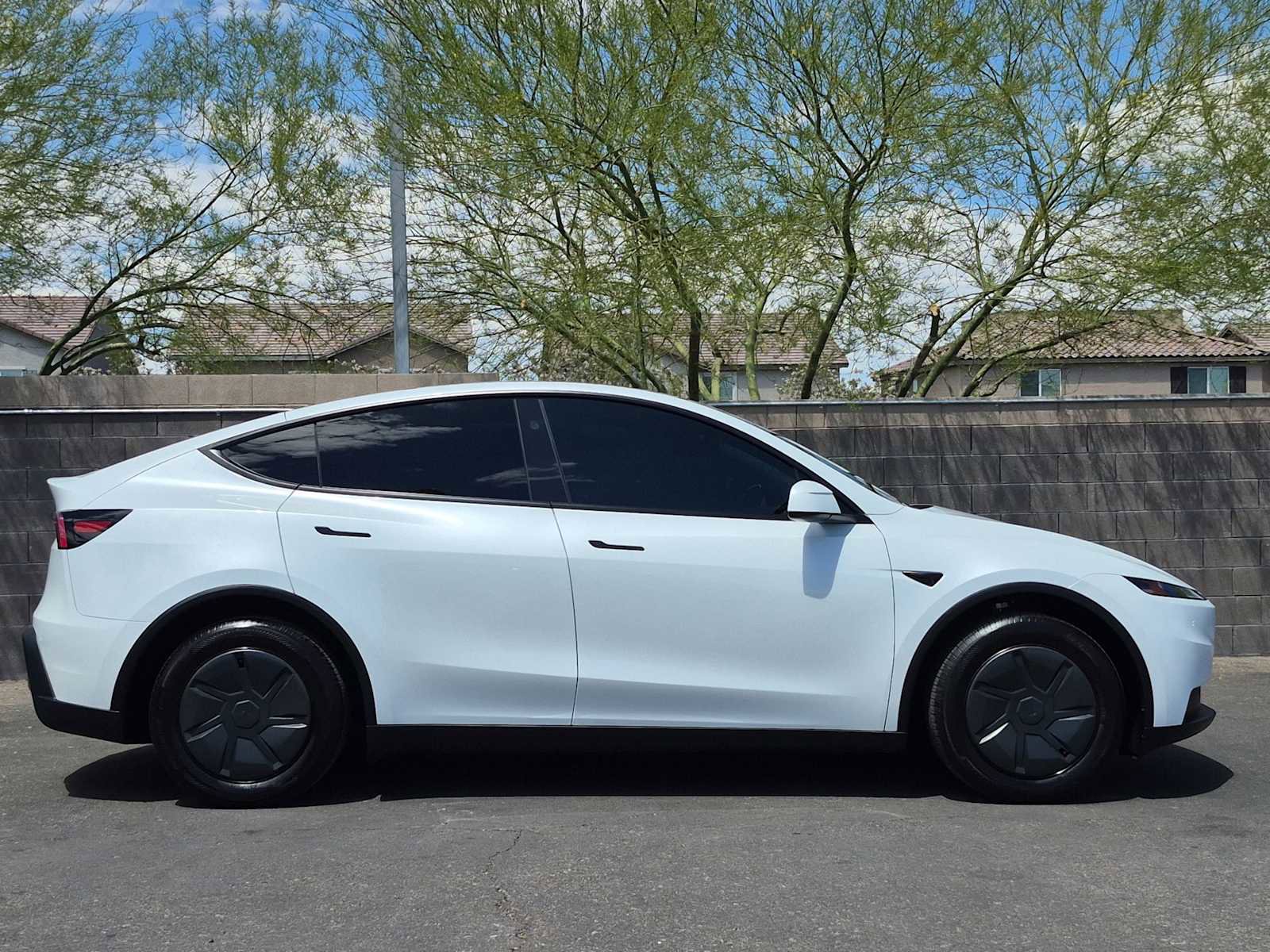 Used 2026 Tesla Model Y 2WD image 10
