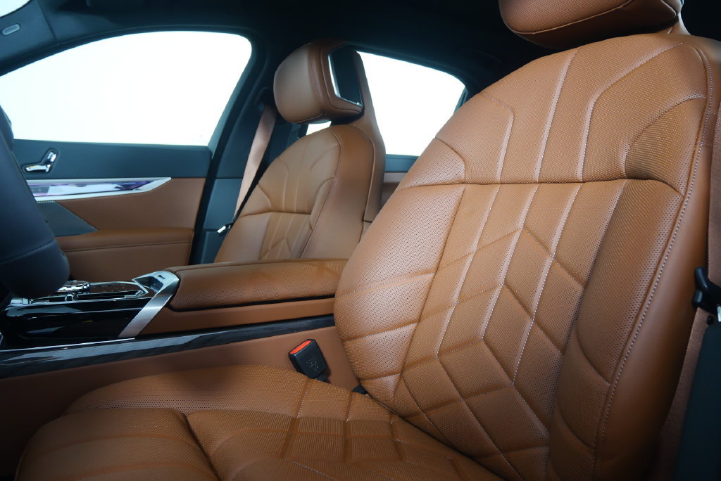 New 2026 BMW 740i RWD image 10