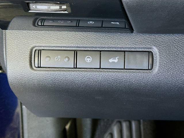 Used 2025 Nissan Pathfinder SV image 11