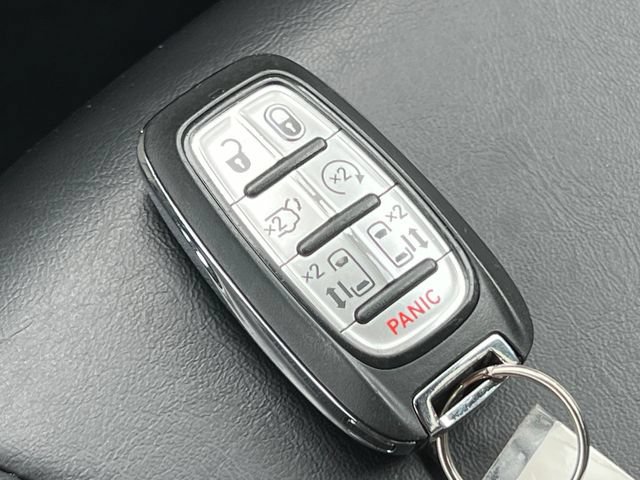 Used 2024 Chrysler Pacifica Touring-L FWD image 32