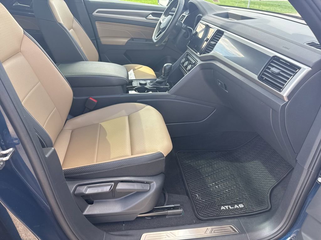 Used 2022 Volkswagen Atlas Cross Sport SE image 42
