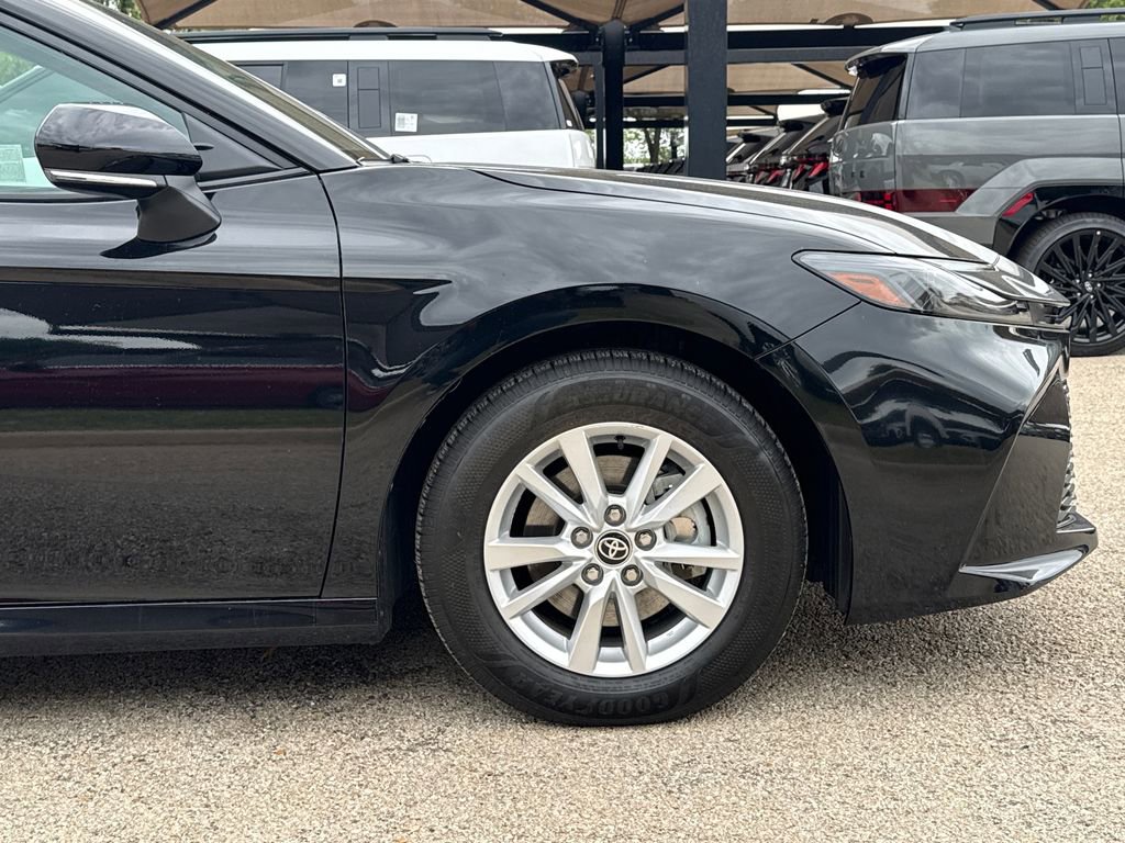 Used 2025 Toyota Camry LE w/ Convenience Package FWD image 5