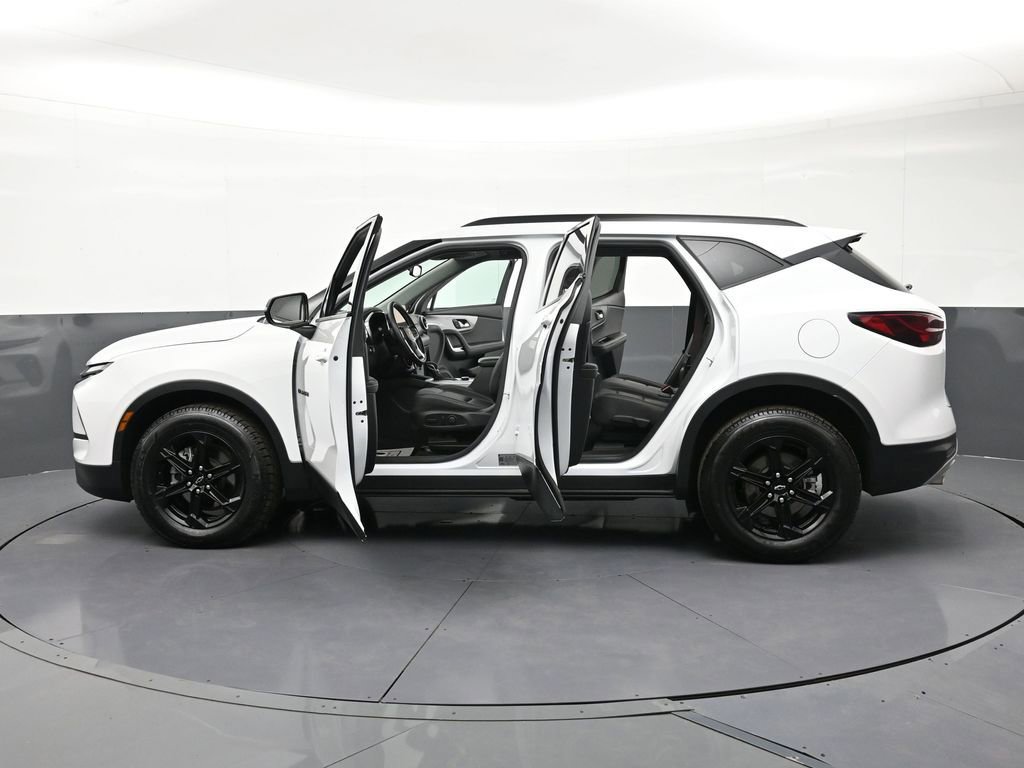 Used 2024 Chevrolet Blazer LT w/ Midnight/Sport Edition AWD/4WD image 35