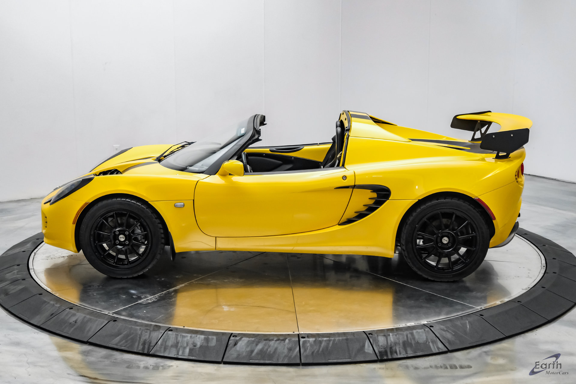 Used 2005 Lotus Elise RWD image 8