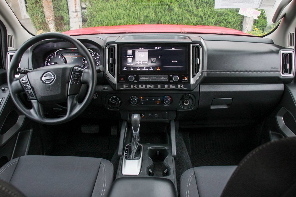 Used 2025 Nissan Frontier SV AWD/4WD image 24