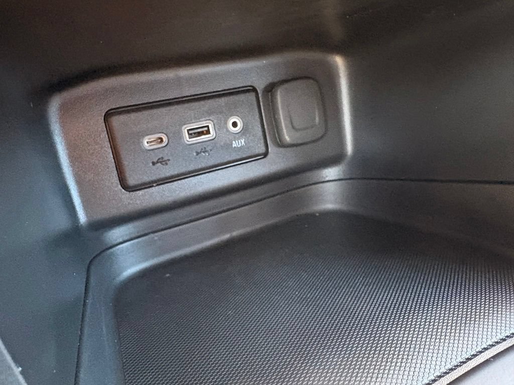 Used 2023 Chevrolet Equinox LT w/ Driver Convenience Package AWD/4WD image 18