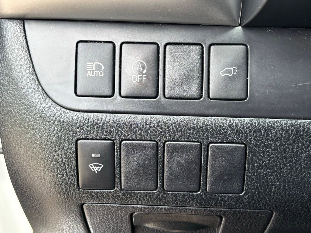 Used 2019 Toyota Highlander SE FWD image 28