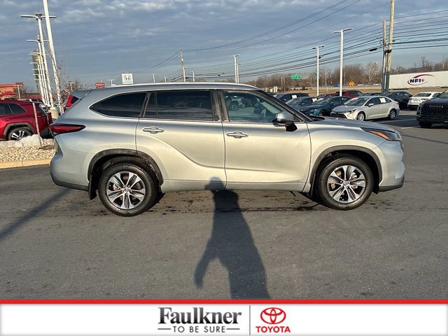 Used 2023 Toyota Highlander XLE image 5