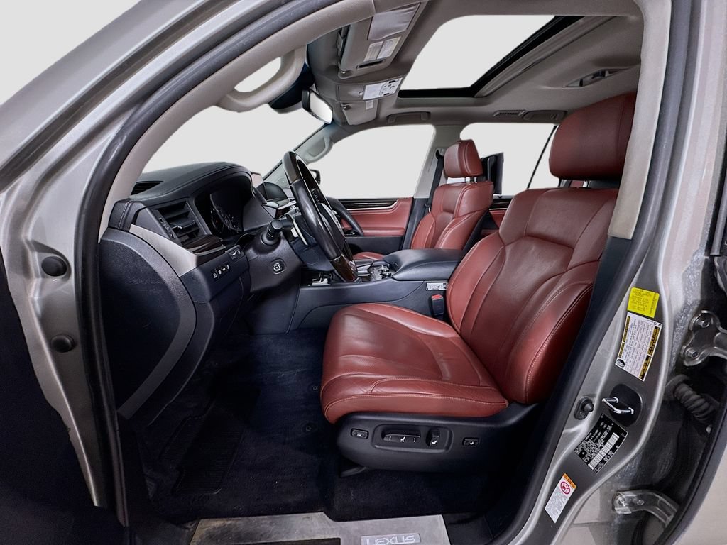 Used 2018 Lexus LX 570 4WD w/ Luxury Package image 11