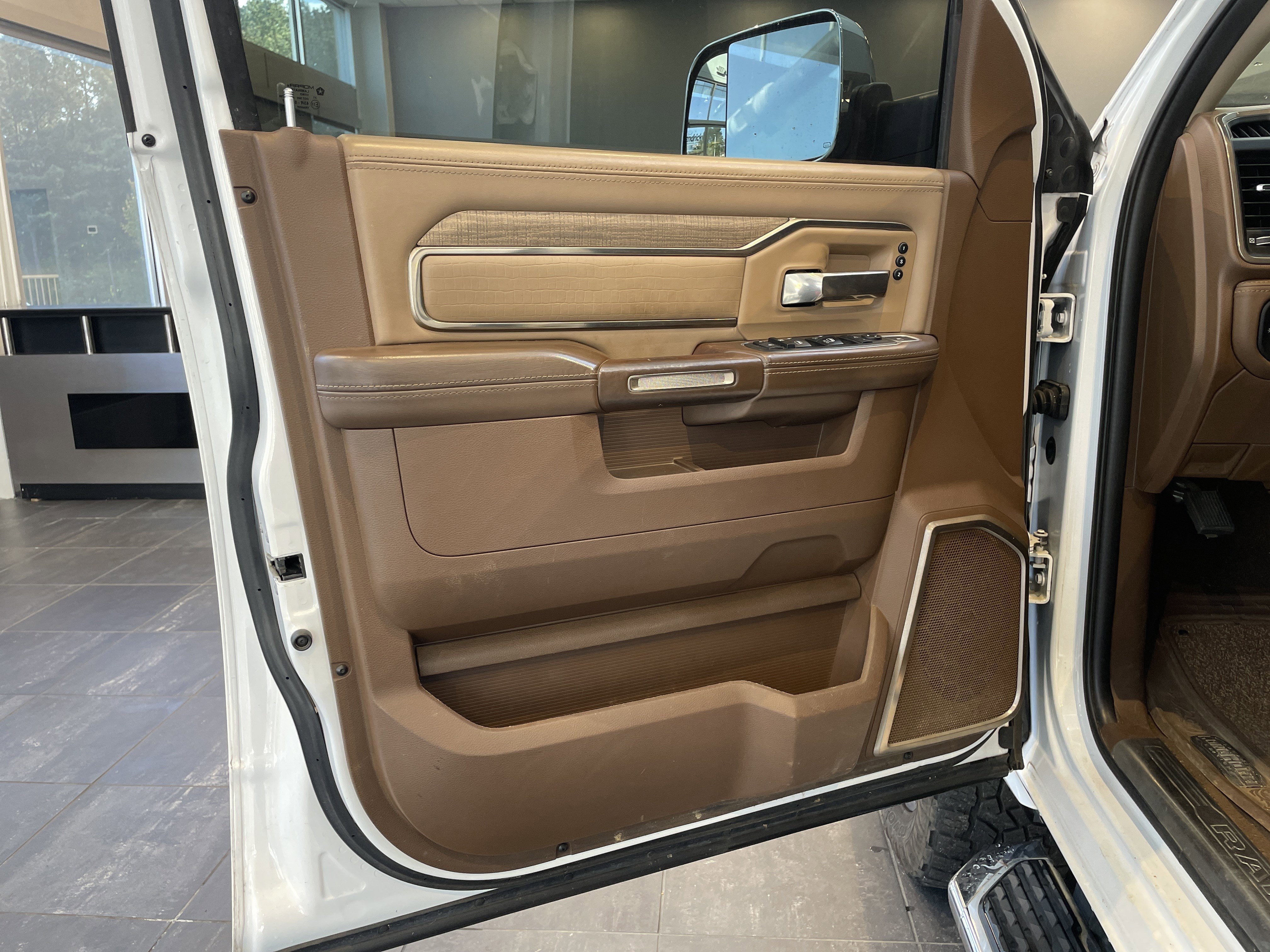 Used 2020 RAM 2500 Limited AWD/4WD image 15