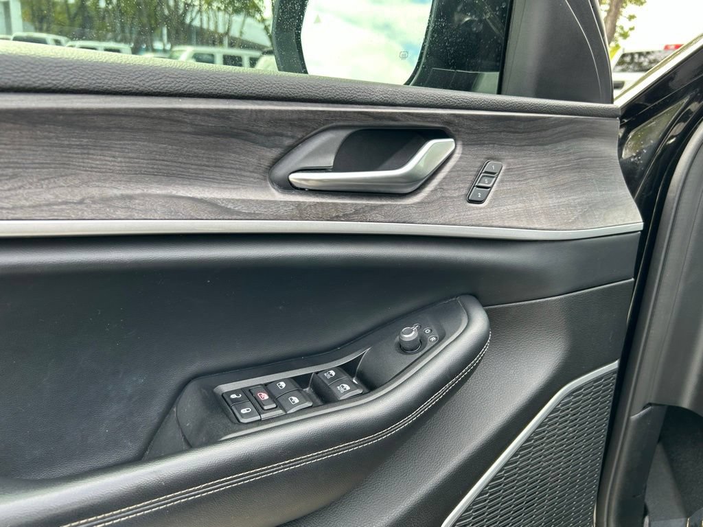 Certified 2021 Jeep Grand Cherokee L Limited AWD/4WD image 16