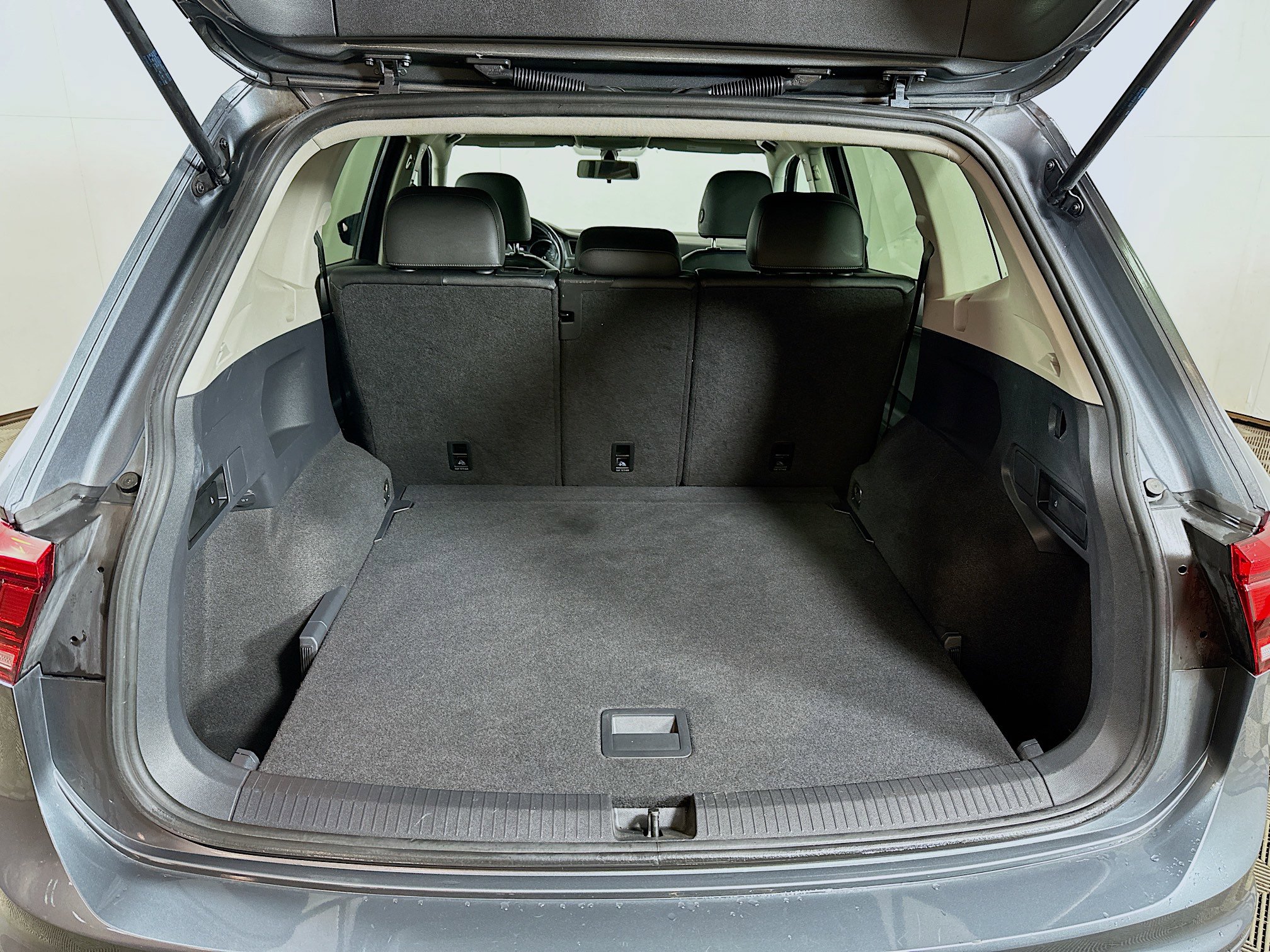 Used 2019 Volkswagen Tiguan SE AWD/4WD image 24