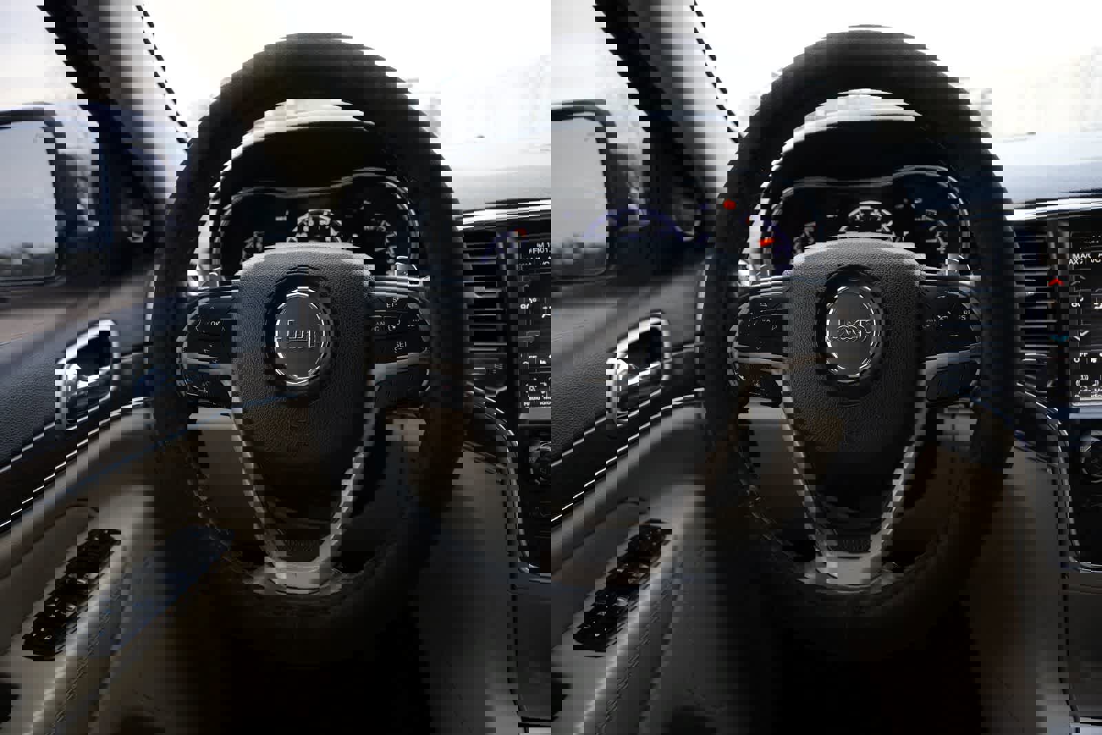 Used 2014 Jeep Grand Cherokee Limited image 9