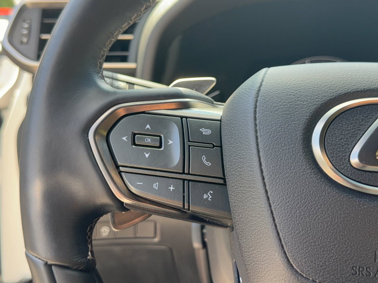 Used 2024 Lexus LX 600 4WD w/ Appearance Package image 18