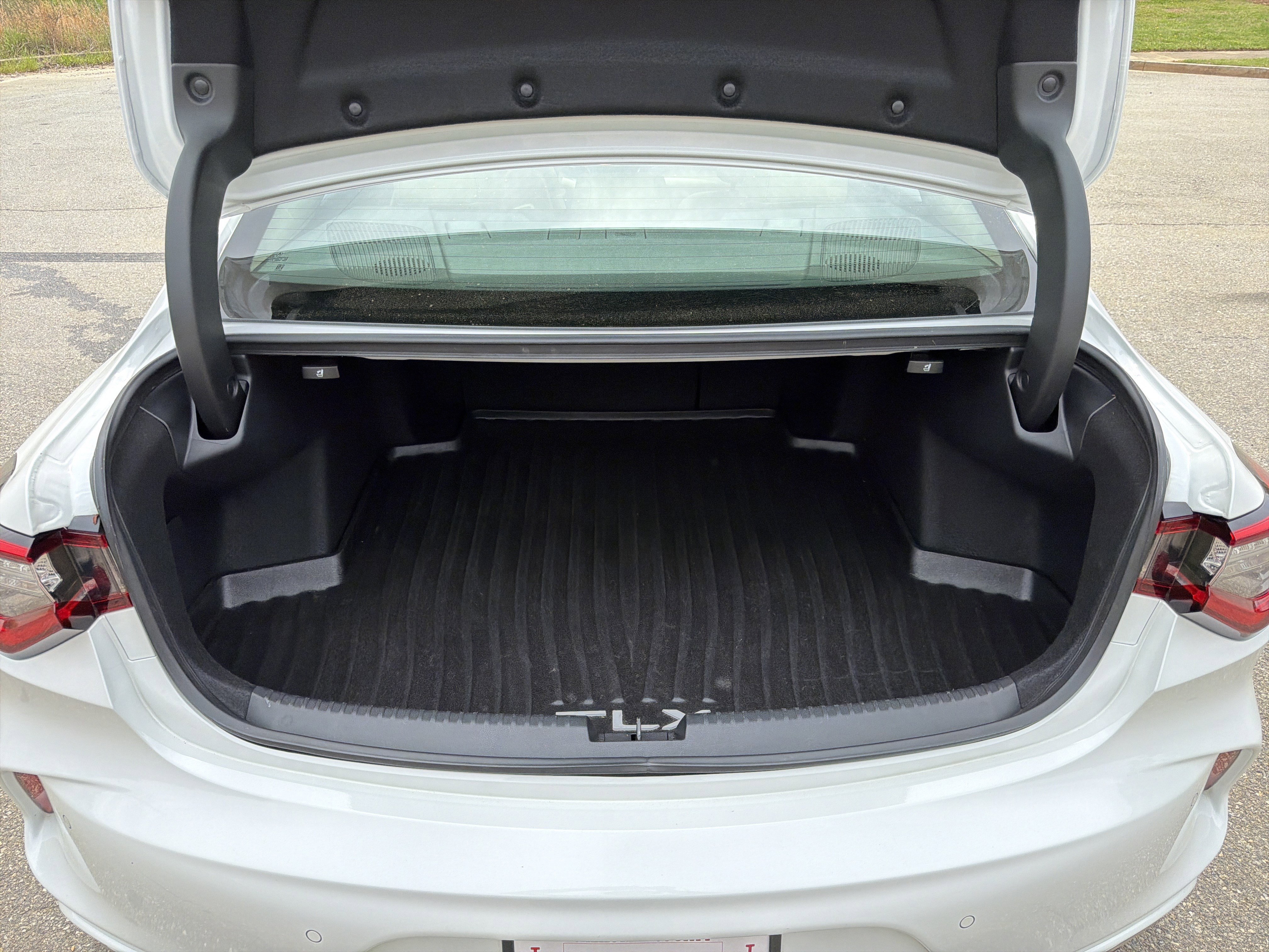 Used 2023 Acura TLX w/ Technology Package FWD image 18